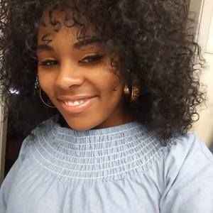 Meet your Posher, Liana